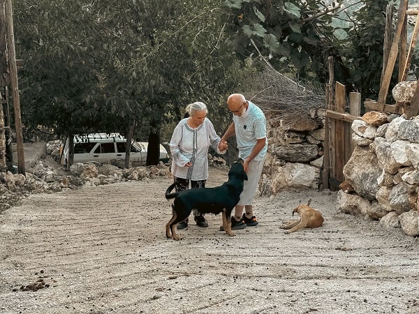 Foto - Köye yerleşip Alzheimer hastası eşine hayatını adadı