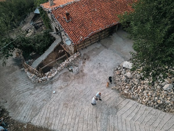 Foto - Köye yerleşip Alzheimer hastası eşine hayatını adadı