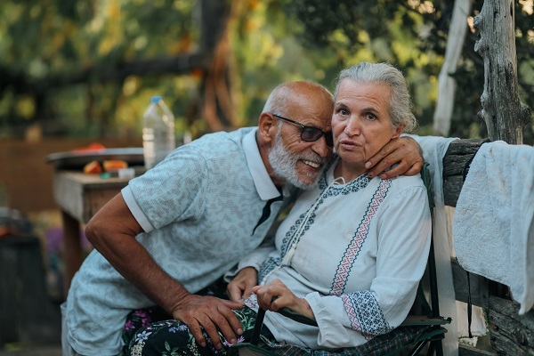 Foto - Köye yerleşip Alzheimer hastası eşine hayatını adadı