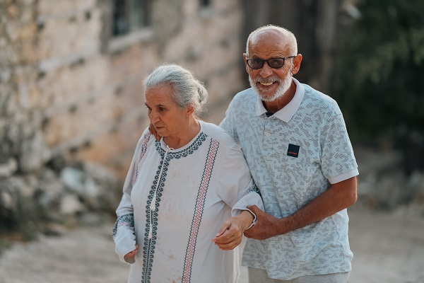 Foto - Köye yerleşip Alzheimer hastası eşine hayatını adadı