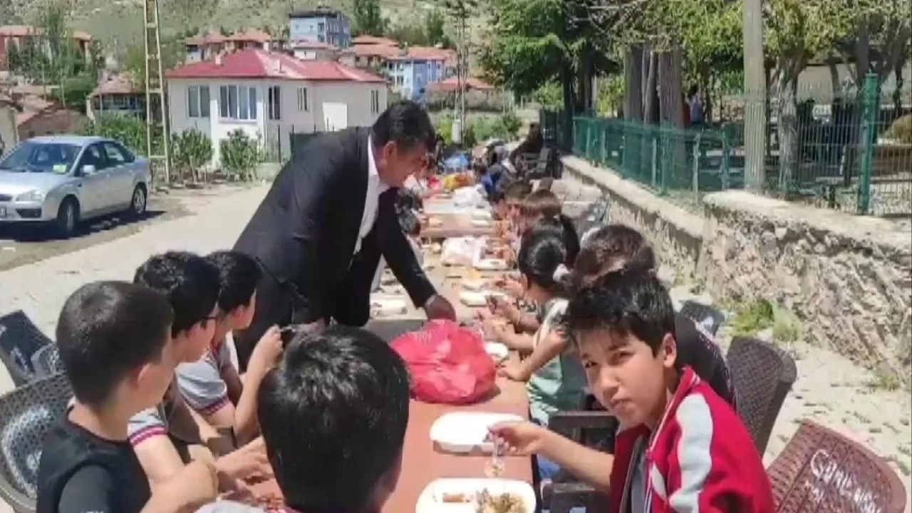 Foto - Köylüler avuç açıp dua etti! Fakat bu kez yağmur değil, bakın ne için! Bunu yapan çok az olur