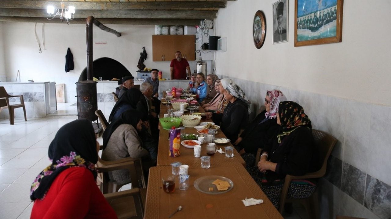 Foto - Köylüler ziyaretten memnun! Kaymakam dertlerini ocak başında dinliyor