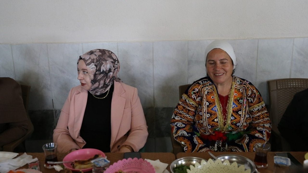 Foto - Köylüler ziyaretten memnun! Kaymakam dertlerini ocak başında dinliyor