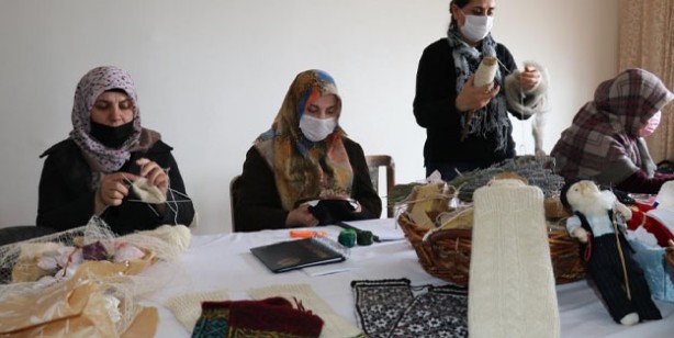 Foto - Koyun yünleri kadınların eliyle değerleniyor