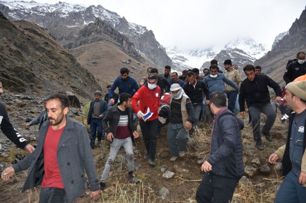 Foto - Koyunlarını ararken kayalıklardan düştü! Hakkari seferber oldu