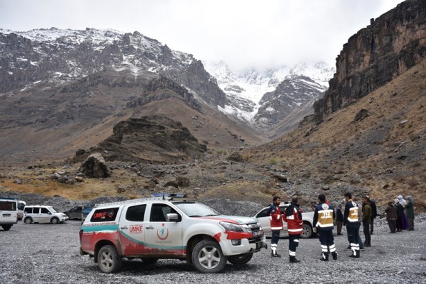 Koyunlarını ararken kayalıklardan düştü! Hakkari seferber oldu