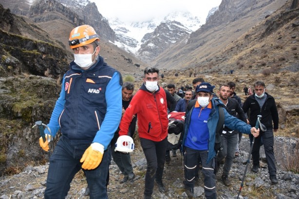 Foto - Koyunlarını ararken kayalıklardan düştü! Hakkari seferber oldu