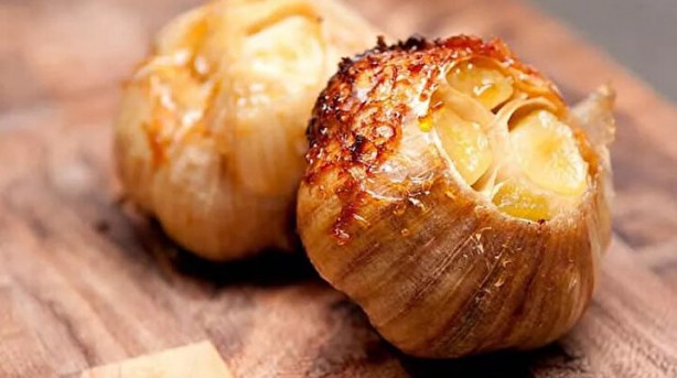 Közlenmiş sarımsağın bu etkisini kimse bilmiyor! Kilo vermek isteyenler için…