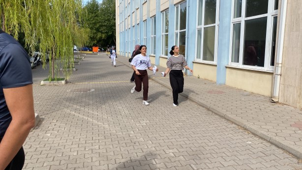 Foto - KPSS heyecanı başladı! Sınava geç kalan birçok aday kapıda kaldı