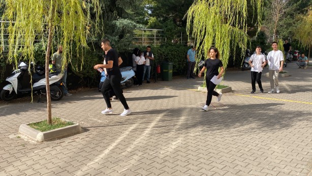 Foto - KPSS heyecanı başladı! Sınava geç kalan birçok aday kapıda kaldı