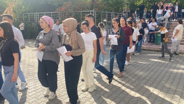 Foto - KPSS heyecanı başladı! Sınava geç kalan birçok aday kapıda kaldı