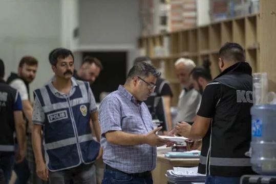 Foto - KPSS soruşturması kapsamında Yediiklim Yayınevine operasyon