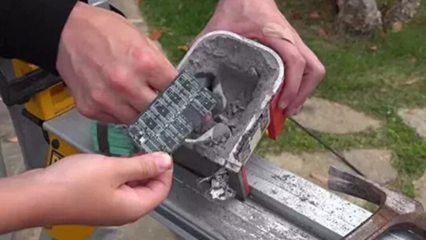 Foto - Kara kutuyu açtılar! İçinden bakın ne çıktı... İlk kez dünya ile paylaştılar