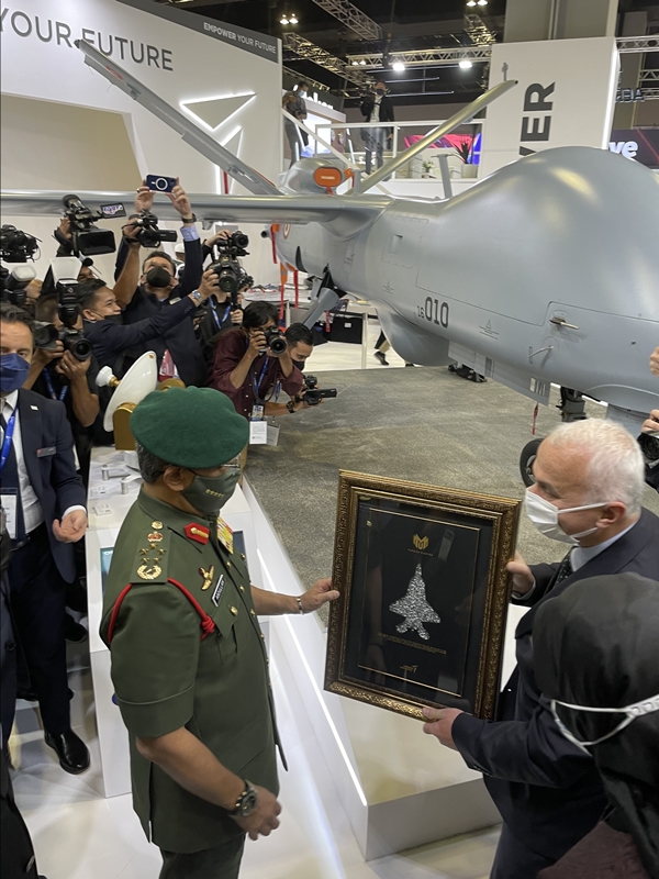 Foto - Kral Abdullah'tan HÜRJET VE ATAK'a yakın markaj... Bizzat bilgi aldı