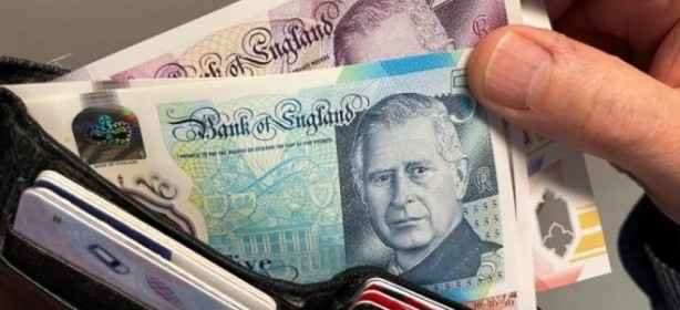Kral Charles'ın portresinin bulunduğu banknotlar dolaşıma girdi!