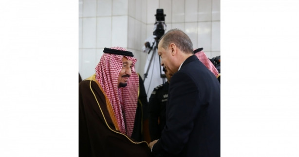 Foto - Kral Selman'dan Cumhurbaşkanı Erdoğan'a jest