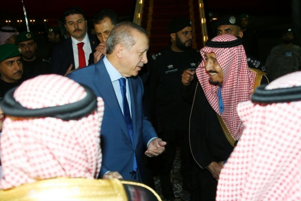 Foto - Kral Selman'dan Cumhurbaşkanı Erdoğan'a jest