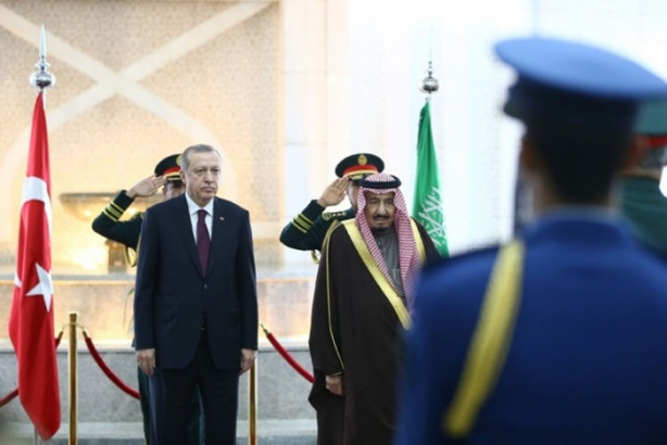 Foto - Kral Selman'dan Cumhurbaşkanı Erdoğan'a jest