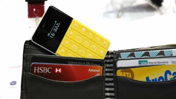 Foto - Kredi kartı boyutunda telefon üretildi, fiyatı ise oldukça iyi!