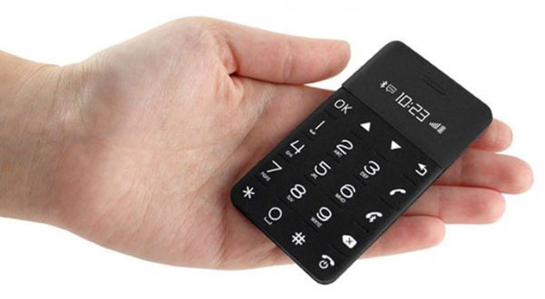 Foto - Kredi kartı boyutunda telefon üretildi, fiyatı ise oldukça iyi!