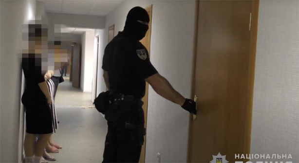 Foto - Kripto parayla satışa sunmuşlar! Sapkın çocuk çetesine baskın