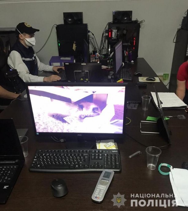 Foto - Kripto parayla satışa sunmuşlar! Sapkın çocuk çetesine baskın