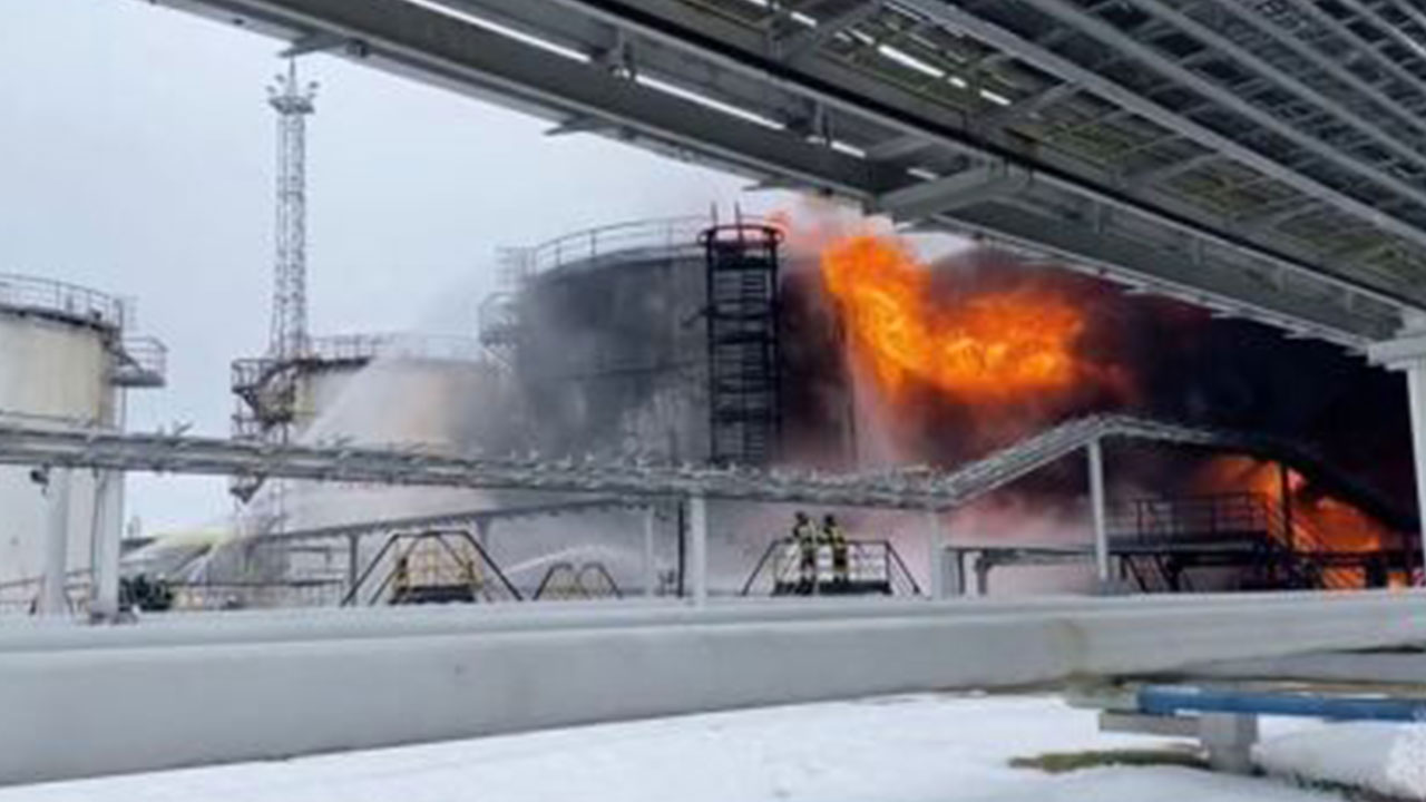 Kriz hiç olmayacak kadar büyüyecek! Petrol tesisi vuruldu