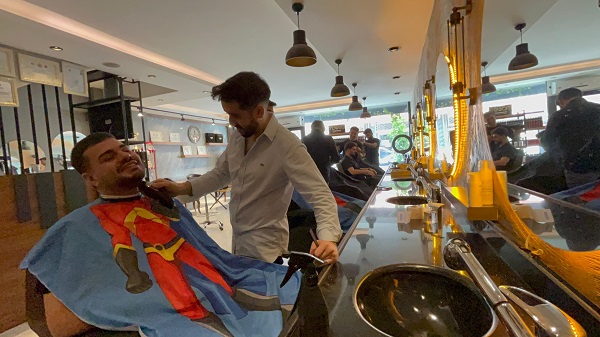 Foto - Kuaförden müşterilerine şaşırtan sürpriz! 