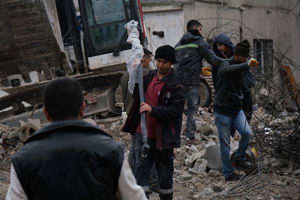 Foto - Küçücük bir anı için yağışa aldırmadılar