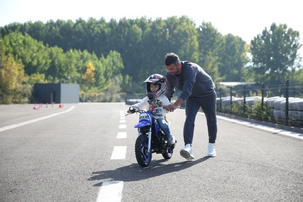 Foto - Küçük çocuğun motosikleti çalındı! Kenan Sofuoğlu'ndan büyük jest