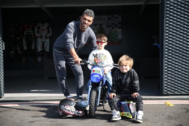 Foto - Küçük çocuğun motosikleti çalındı! Kenan Sofuoğlu'ndan büyük jest