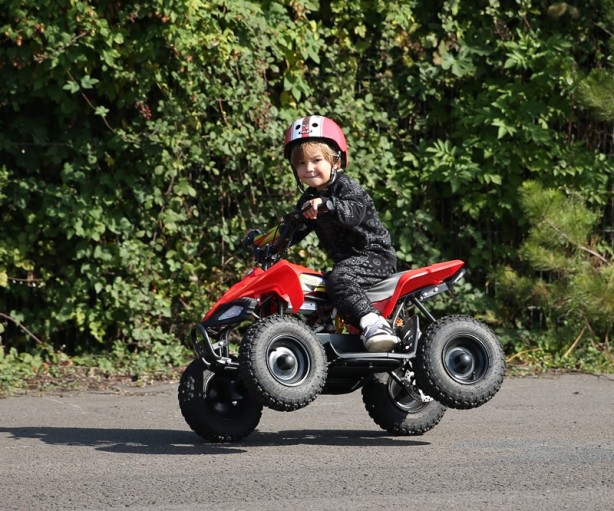 Küçük çocuğun motosikleti çalındı! Kenan Sofuoğlu'ndan büyük jest