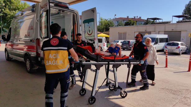 Foto - Küçük çocuk çay doldurmaya çalışırken kendini yaktı