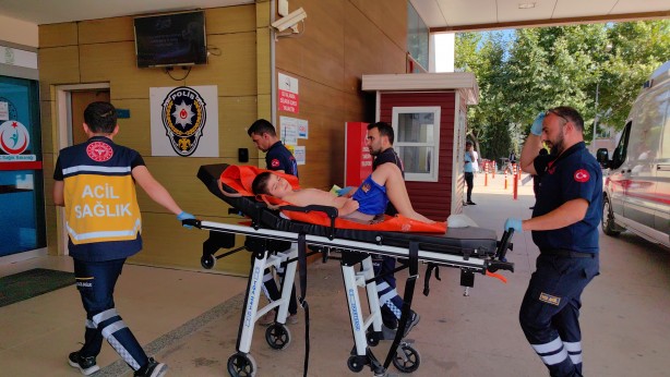 Foto - Küçük çocuk çay doldurmaya çalışırken kendini yaktı