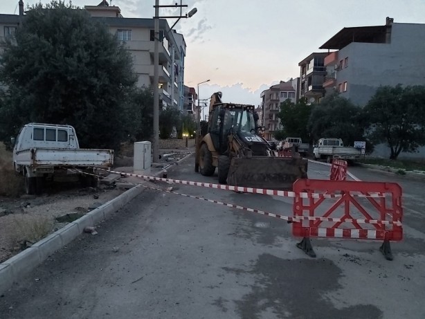 Küçük çocuk halatı kopan direğin altında can verdi!