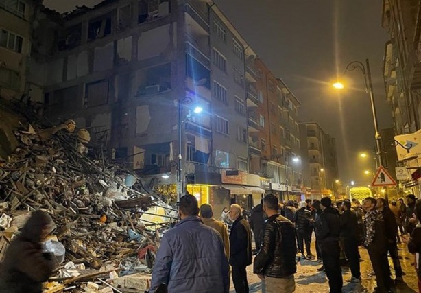 Foto - Küçük çocuk kurtarılamayınca bakın ne yaptılar! Kahreden görüntü