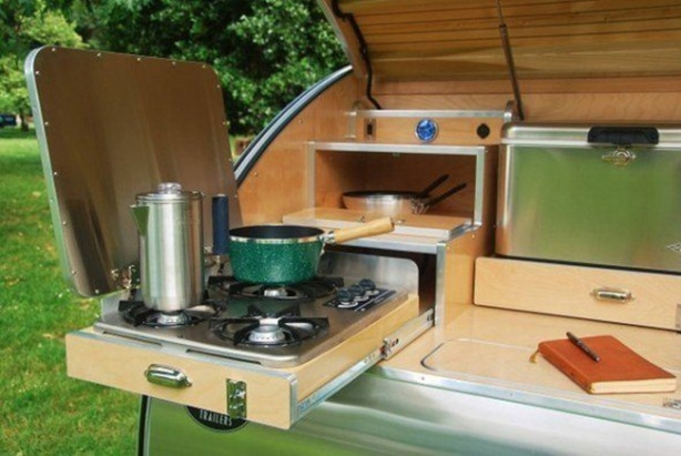 Foto - Küçük römorkun içi görenleri hayrete düşürüyor!