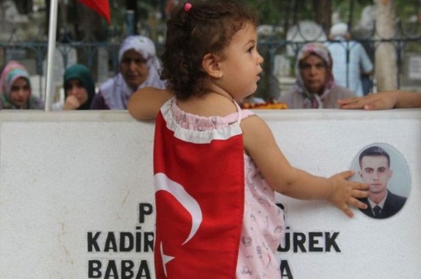 Foto - Küçük şehit kızı yürekleri dağladı