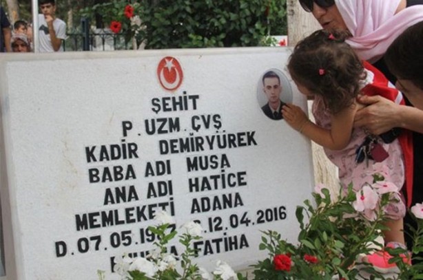 Foto - Küçük şehit kızı yürekleri dağladı