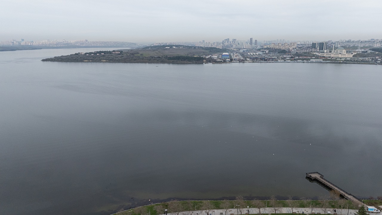 Foto - Küçükçekmece Gölü tehlike sinyalleri veriyor: Adeta şehrin içinde bir atık su deposu!