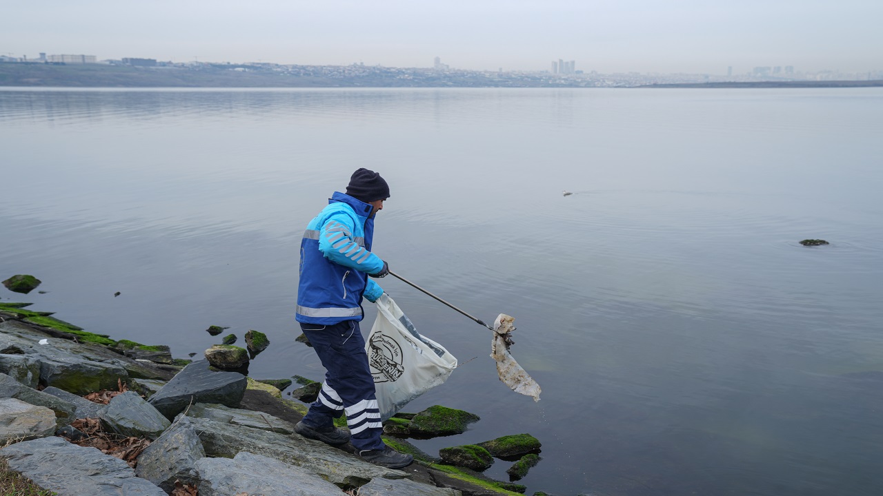 Foto - Küçükçekmece Gölü tehlike sinyalleri veriyor: Adeta şehrin içinde bir atık su deposu!