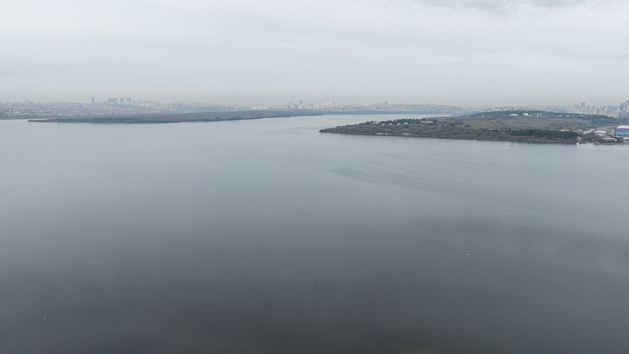 Foto - Küçükçekmece Gölü tehlike sinyalleri veriyor: Adeta şehrin içinde bir atık su deposu!