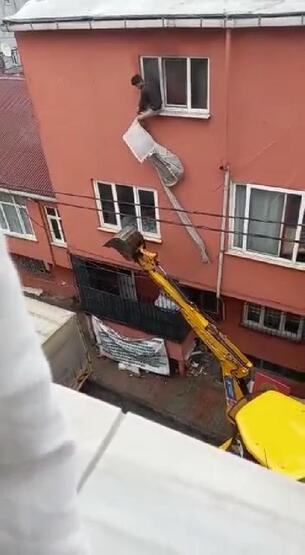 Foto - Küçükçekmece'de çıkan yangında can pazarı yaşandı