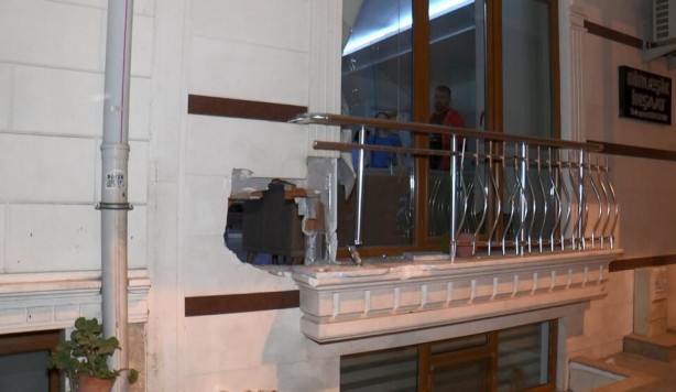 Foto - Küçükçekmece'de kaza yapan forklift daireye girdi