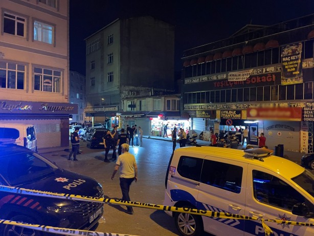 Foto - Küçükçekmece’de silahlı saldırı: 1’i ağır 2 yaralı