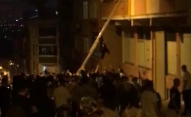 Foto - Küçükçekmece’de tek katlı baraka alev alev yandı