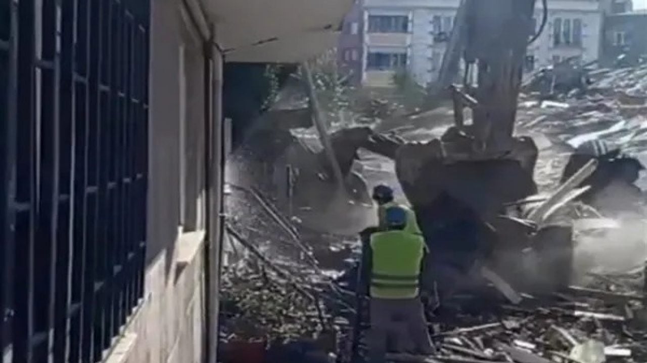 Foto - Küçükçekmece'de yıkım felaketi ucuz atlatıldı: Tedbirsizlik ve ihmalkarlık 7 katlı binayı yerle bir etti! 