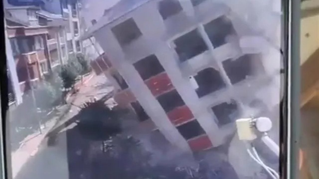 Foto - Küçükçekmece'de yıkım felaketi ucuz atlatıldı: Tedbirsizlik ve ihmalkarlık 7 katlı binayı yerle bir etti! 