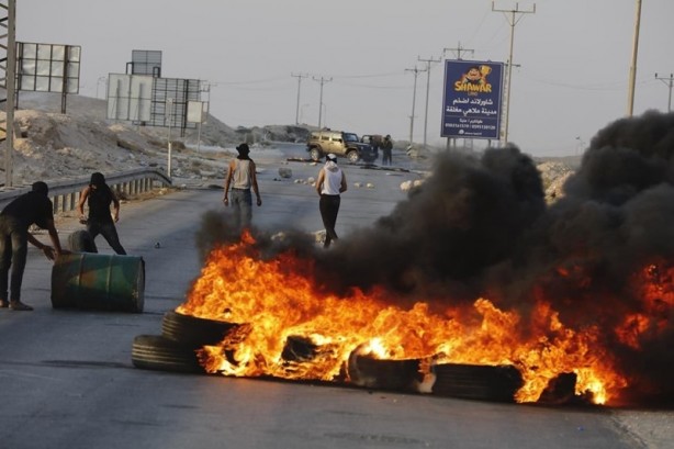 Foto - Kudurmuş Siyonist saldırıyor, Filistinliler savunuyor!