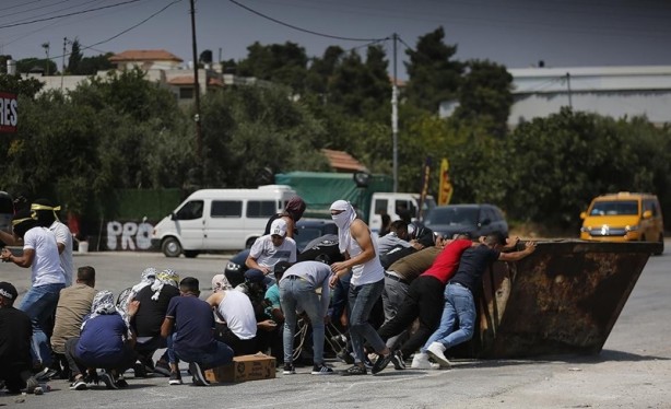 Foto - Kudurmuş Siyonist saldırıyor, Filistinliler savunuyor!